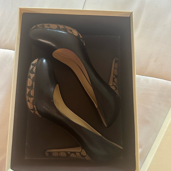 Coach Black Heels with Pointed Toe Design and High Stiletto Style - Picture 7 of 10